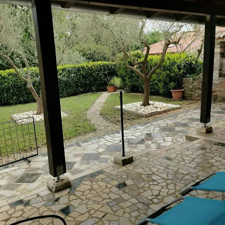 House With A Parking Space - 21993 *
