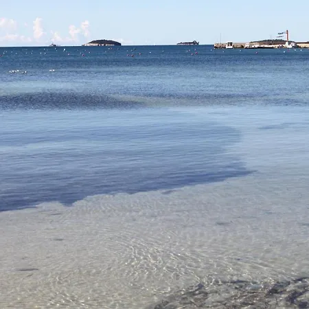 House With A Parking Space - 21993 * 로비니