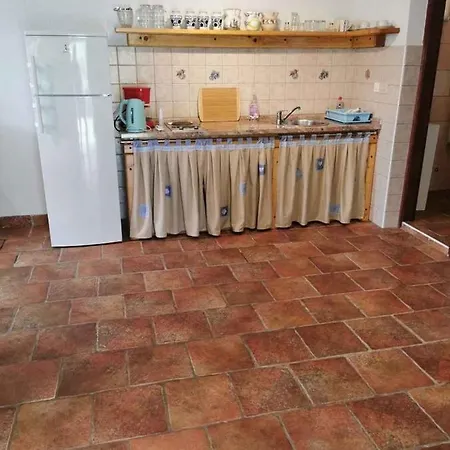 House With A Parking Space - 21993 Holiday home