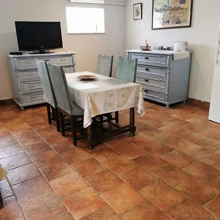 House With A Parking Space - 21993 Holiday home