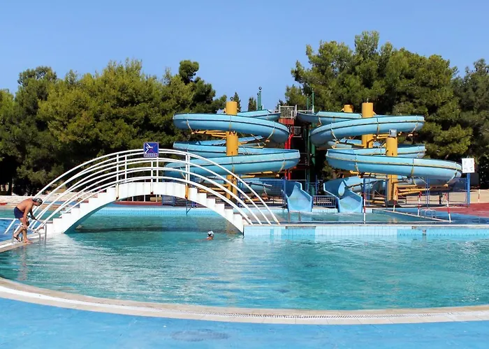 House With A Parking Space - 21993 *