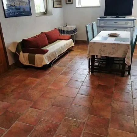 House With A Parking Space - 21993 *