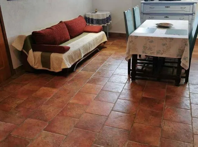 House With A Parking Space - 21993 *