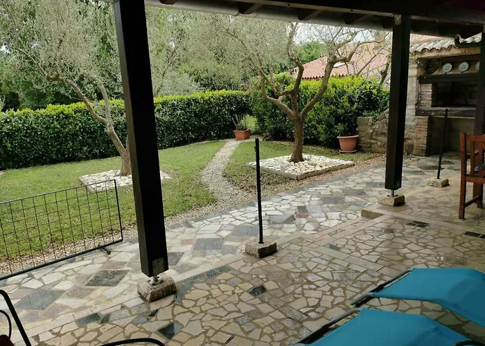 House With A Parking Space - 21993 *